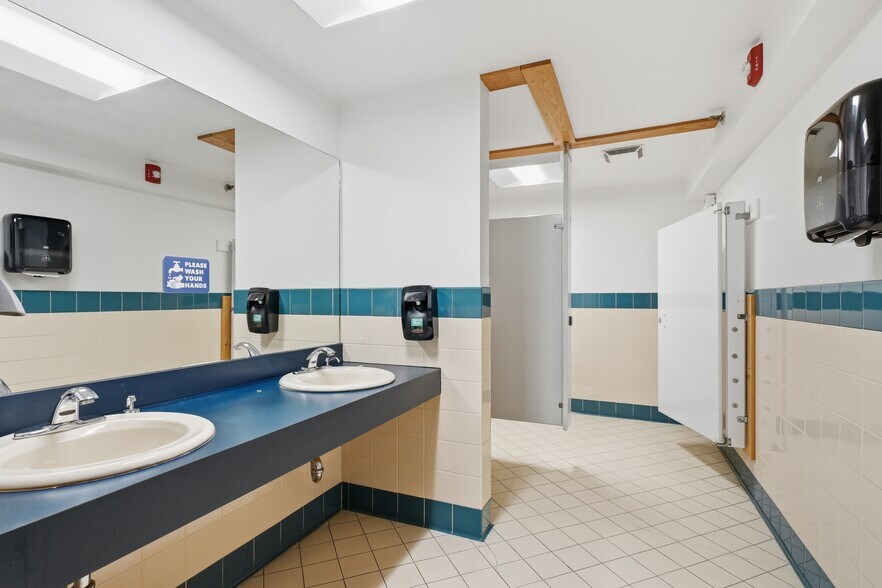 More Photos Of 14-20 Central Ave, Lynn Medical For Sale
