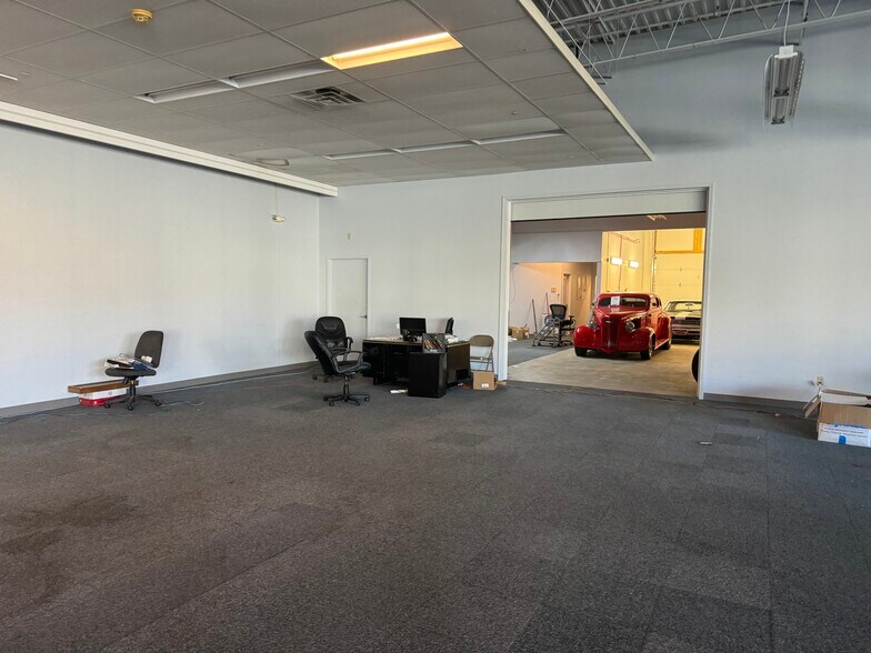 More Photos Of 29 Good Hope Pike, Clarksburg Freestanding For Lease