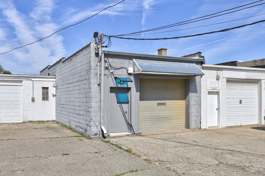 More Photos Of 24354 John R Rd, Hazel Park Flex For Lease