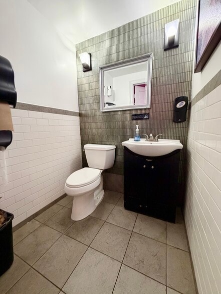 More Photos Of 136-154 Rifle Camp Rd, Woodland Park General Retail For Sale