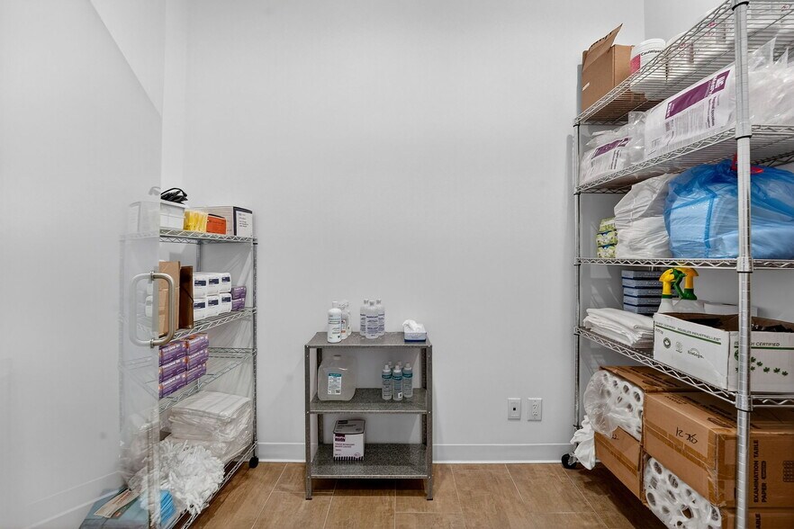 More Photos Of 3075 Hospital Gate, Oakville Medical For Lease