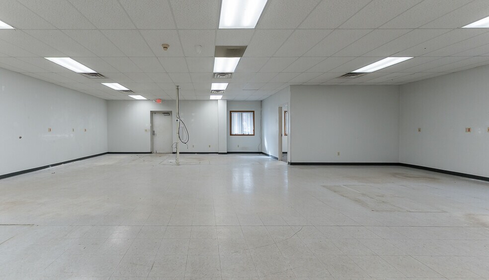 More Photos Of 8620 Algoma Ave NE, Rockford Warehouse For Sale