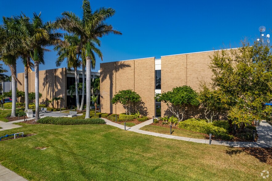 More Photos Of 9600 Koger Blvd N, Saint Petersburg Office For Lease