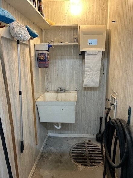 More Photos Of 411 Pleasant Ave, Hamburg Warehouse For Lease