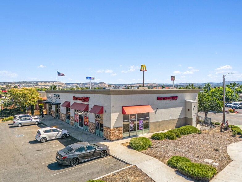 More Photos Of 375 Oro Dam Blvd E, Oroville Freestanding For Sale