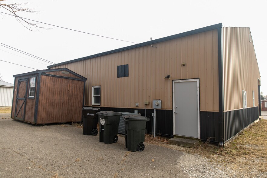 More Photos Of 1402 Bear St, Madison Specialty For Sale