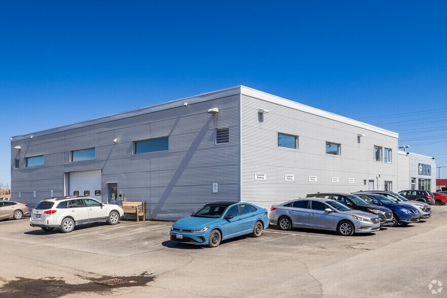More Photos Of 775 Gardiners Rd, Kingston Auto Dealership For Lease