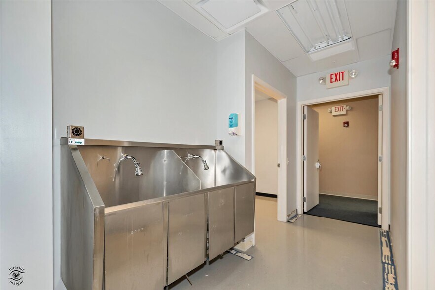 More Photos Of 912 Northwest Hwy, Fox River Grove Medical For Sale