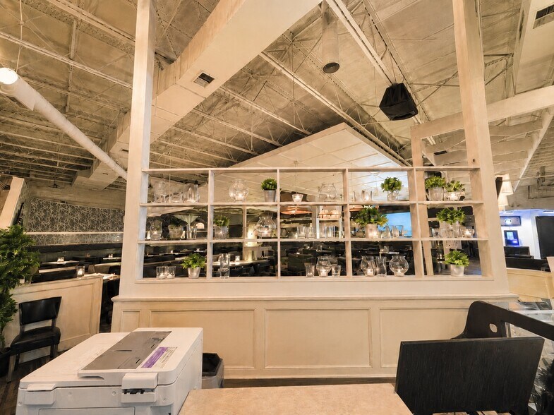 More Photos Of 394 E Irving Park Rd, Roselle Storefront For Lease