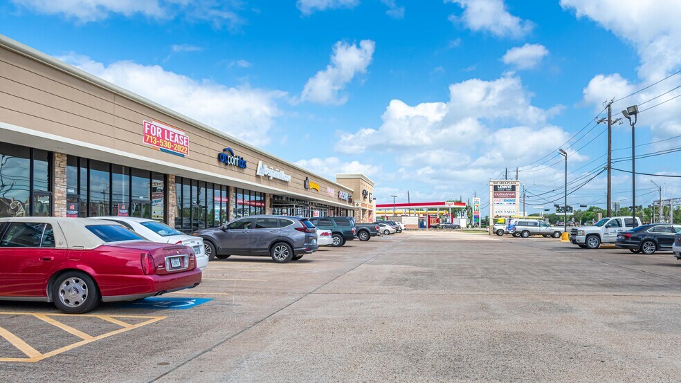 More Photos Of 103-133 Bay Area Blvd, Webster Unknown For Lease