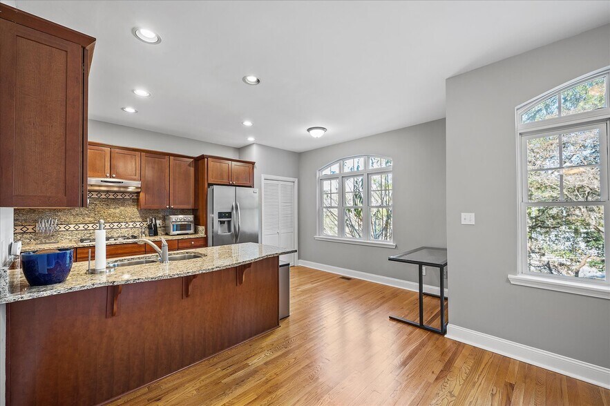 More Photos Of 110-160 Garrison Walk, Roswell Apartments For Sale