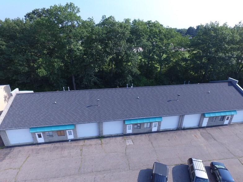 More Photos Of 400 Business Centre Dr, Lansing Research And Development For Lease