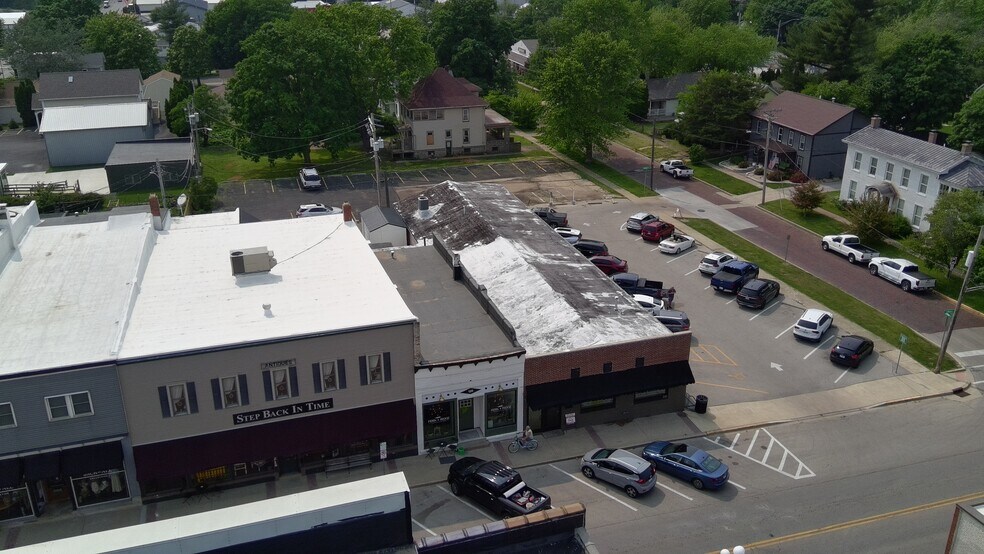 More Photos Of 122 N Main St, Washington General Retail For Lease