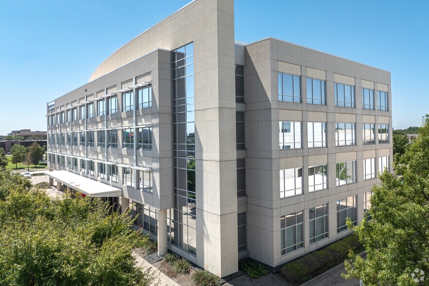 More Photos Of 17051 N Dallas Pky, Addison Medical For Lease
