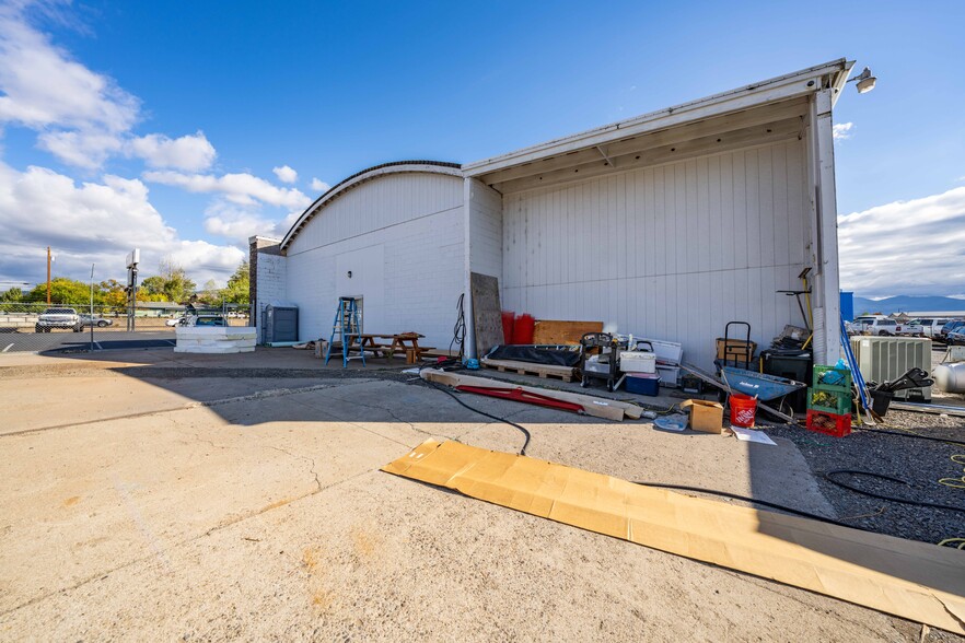 More Photos Of 3811 Crater Lake Hwy, Medford Warehouse For Sale