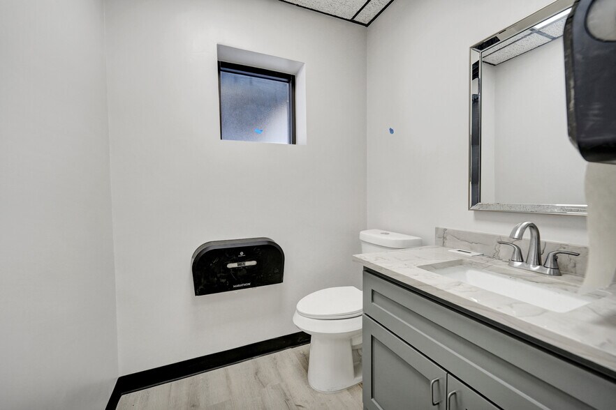 More Photos Of 602 N Baird St, Midland Office For Lease