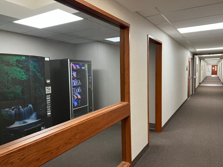 More Photos Of 150 Springside Dr, Akron Medical For Lease