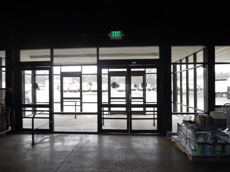 More Photos Of 2545 S 11th St, Niles Storefront Retail Office For Sale