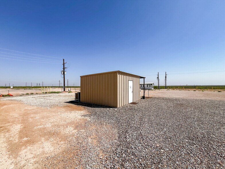 More Photos Of 906 S Highway 285, Pecos Warehouse For Sale