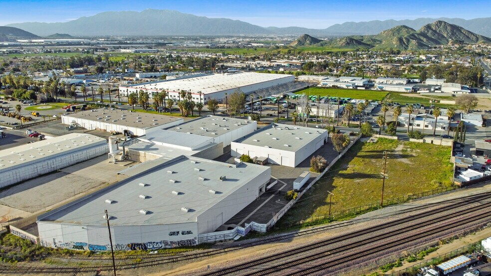 More Photos Of 1350 Citrus St, Riverside Manufacturing For Sale