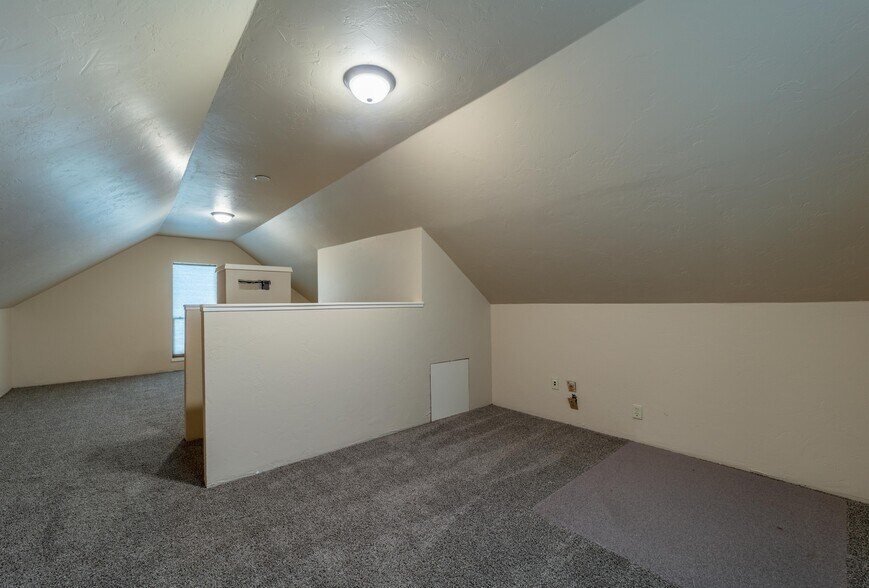 More Photos Of 517 Cherokee Ave, Mcalester Office For Lease