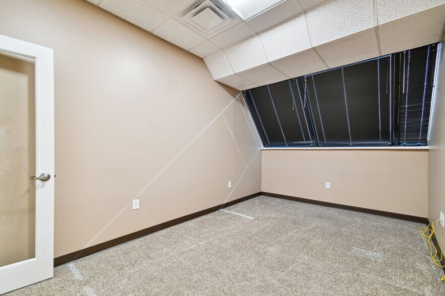 More Photos Of 6740 Crosswinds Dr, Saint Petersburg Coworking Space