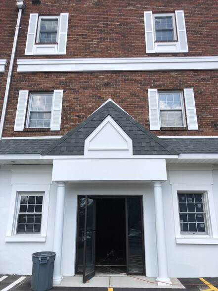 More Photos Of 122 E Ridgewood Ave, Paramus Medical For Lease