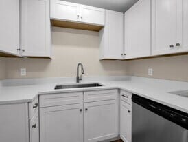 More Photos Of 520 Courtwood Ln, Hendersonville Apartments For Sale