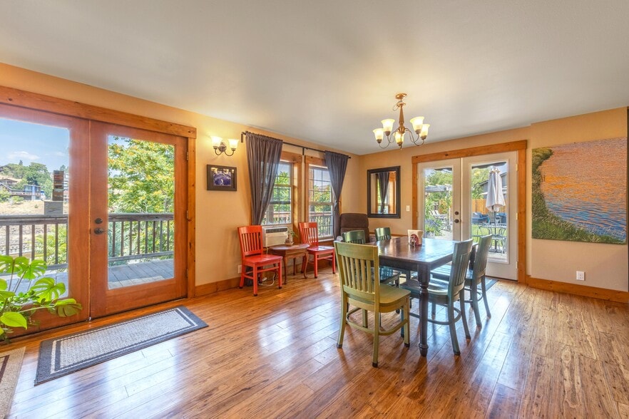 More Photos Of 210 Hartman Ave, Maupin Hotel For Sale