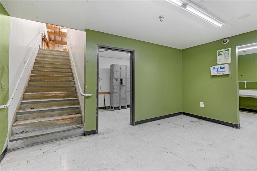 More Photos Of 580 N 11th Ave, Hanford Freestanding For Lease