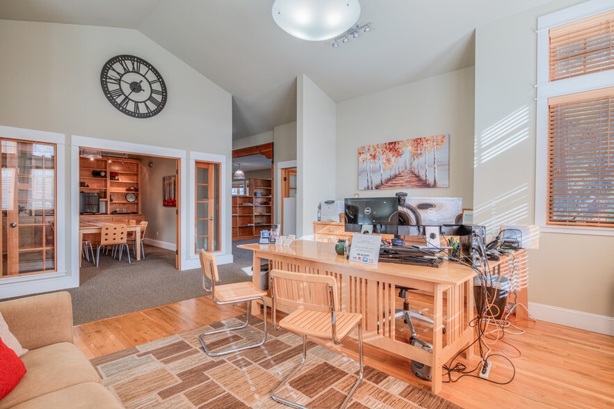 More Photos Of 257 S Pine St, Sisters Office For Sale