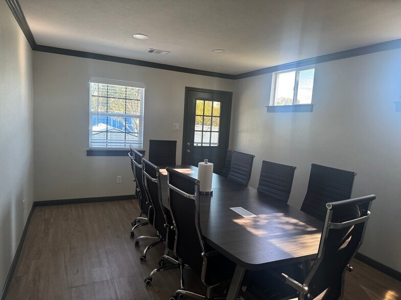 More Photos Of 12040 E Hardy Rd, Houston Office For Sale