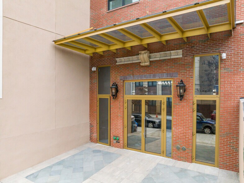 More Photos Of 14 Olive St, Brooklyn Hotel For Lease