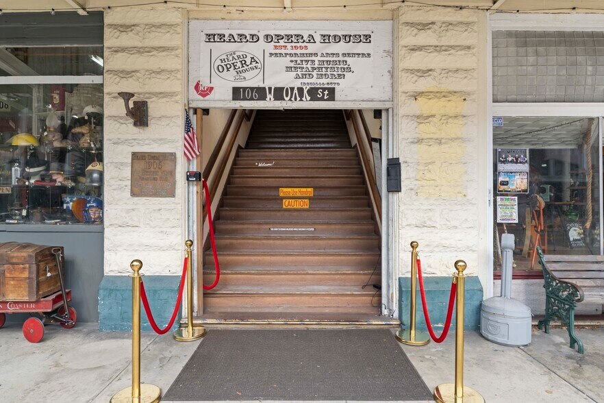 More Photos Of 106 W Oak St, Arcadia Storefront For Sale