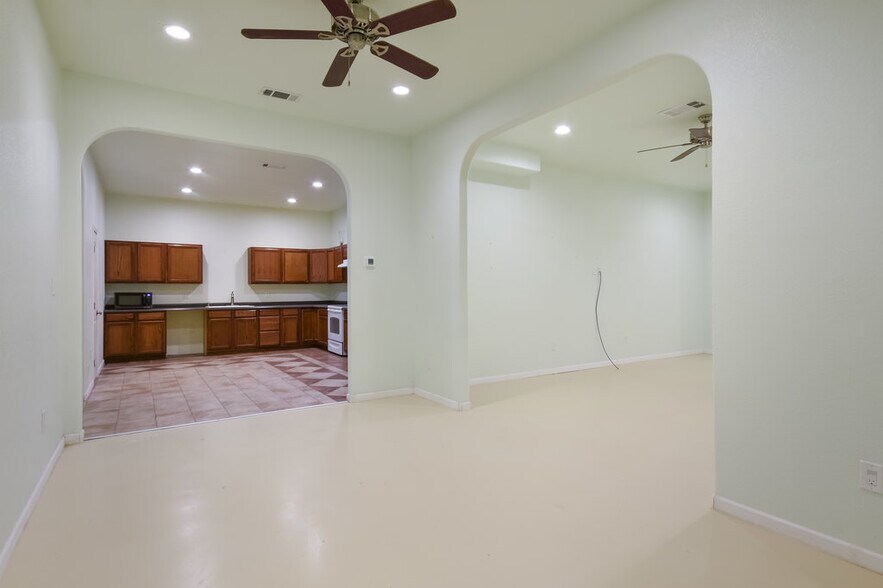 More Photos Of 15014 Iowa St, Austin Office Residential For Sale