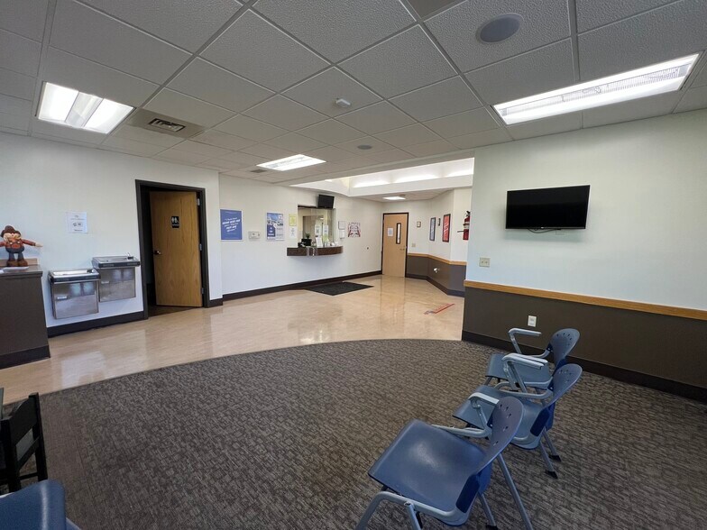 More Photos Of 872 Ohio Pike, Cincinnati Medical For Sale