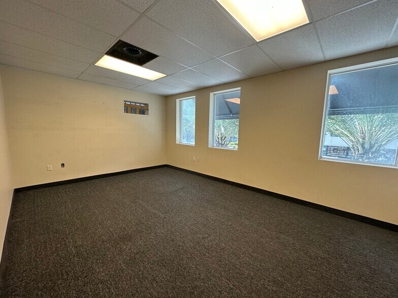 More Photos Of 1936 Hollywood Blvd, Hollywood Storefront Retail Office For Lease