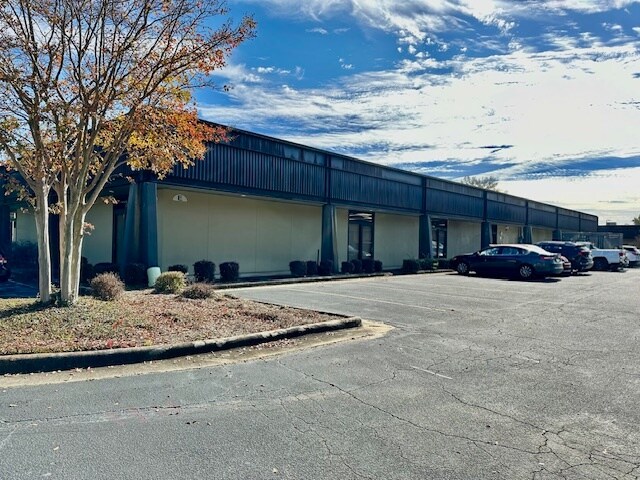 More Photos Of 2601 Cross Country Dr, Columbus Office For Sale