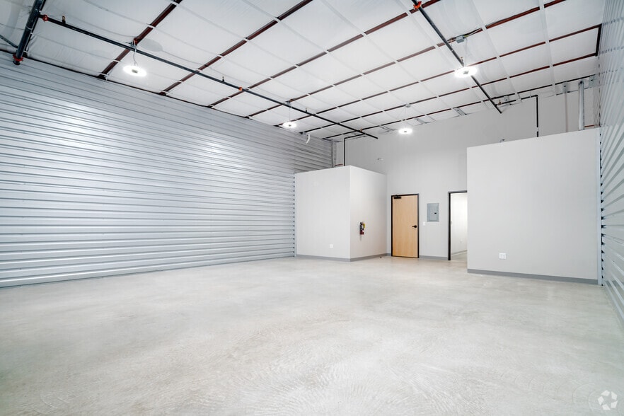 More Photos Of 7001 W. I-10, San Antonio Office For Lease