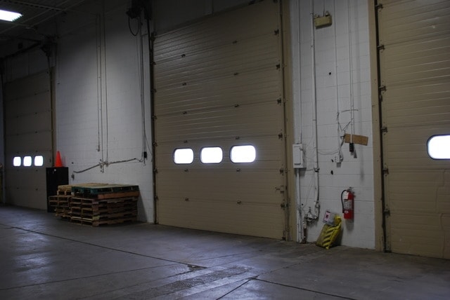 More Photos Of 3302 Kent St, Flint Distribution For Lease