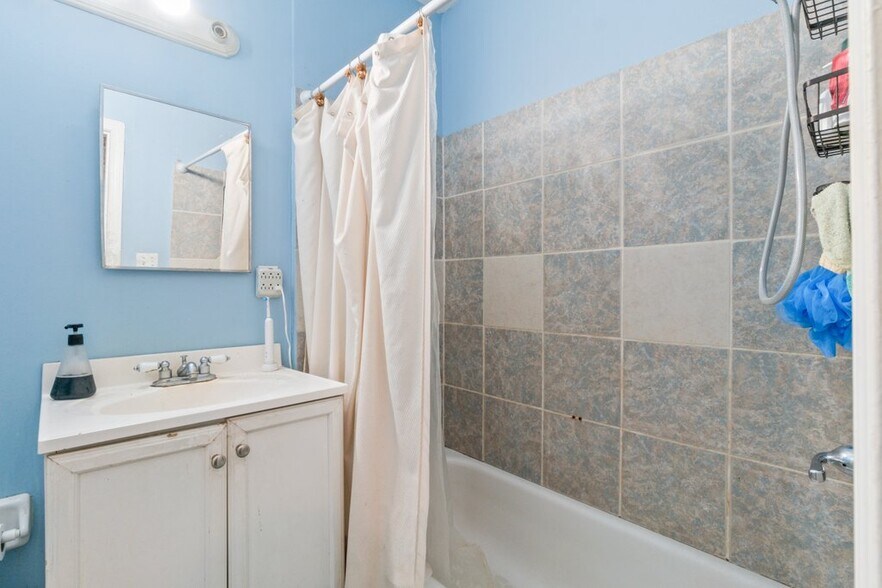 More Photos Of 702 Homestead St, Baltimore Multifamily For Sale