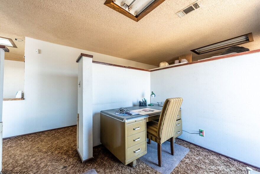 More Photos Of 397 E Evan Hewes Hwy, El Centro Auto Repair For Sale