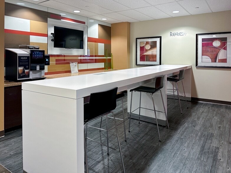 More Photos Of 2 County Court Blvd, Brampton Coworking Space