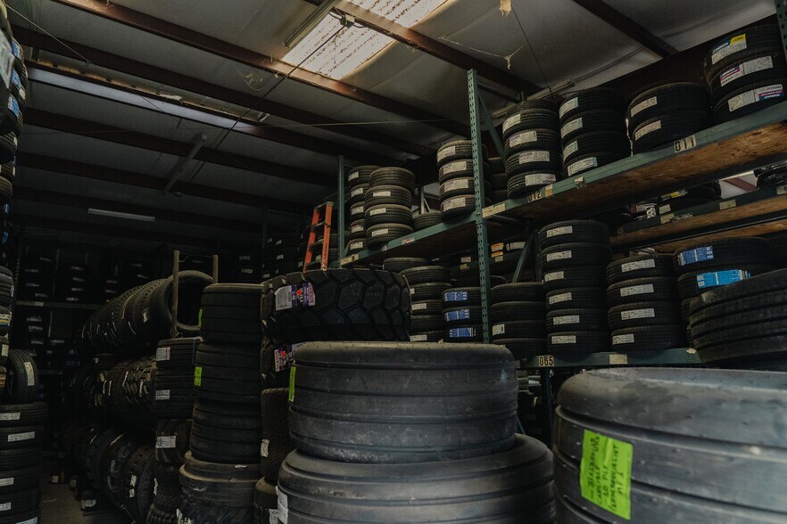 More Photos Of 6886 Santa Fe Dr, Winton Auto Repair For Sale