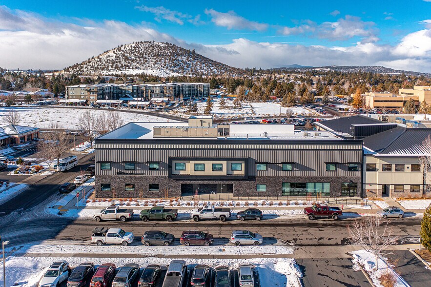 More Photos Of 1342 NE Medical Center Dr, Bend Medical For Lease