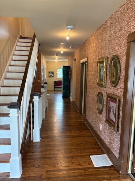 More Photos Of 264 Natchez St, Franklin Loft Creative Space For Lease