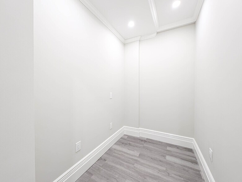 More Photos Of 140 W 58th St, New York Apartments For Lease