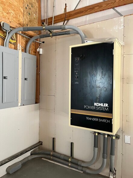 More Photos Of 6244 Old Lagrange Rd, Crestwood Warehouse For Lease