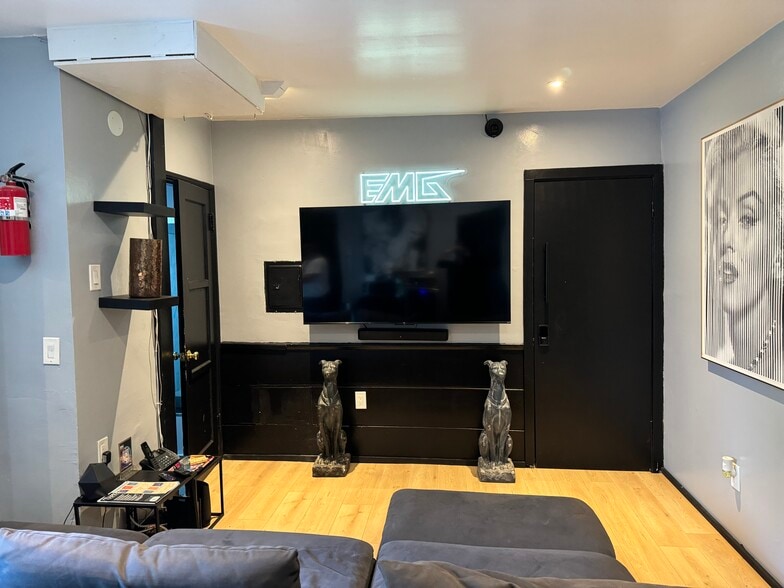 More Photos Of 3311 Barham Blvd, Los Angeles Office For Sale