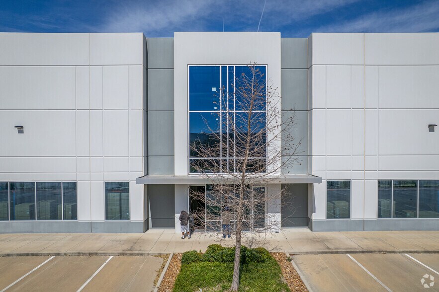 More Photos Of 5615-5890 W Fuqua St, Houston Unknown For Lease